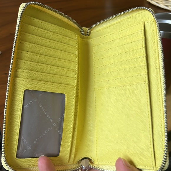 MICHAEL KORS WRISTLET - Picture 5 of 5